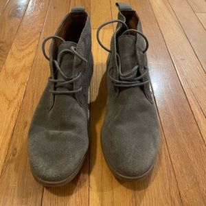 Suede boots